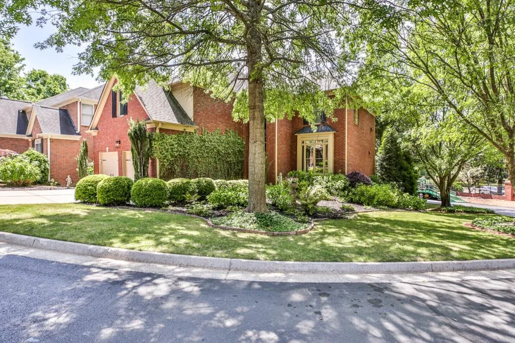 6385 Glen Oaks Lane, Sandy Springs, Georgia 30328, 5 Bedrooms Bedrooms, ,5 BathroomsBathrooms,Residential,Sold,6385 Glen Oaks Lane,6880261