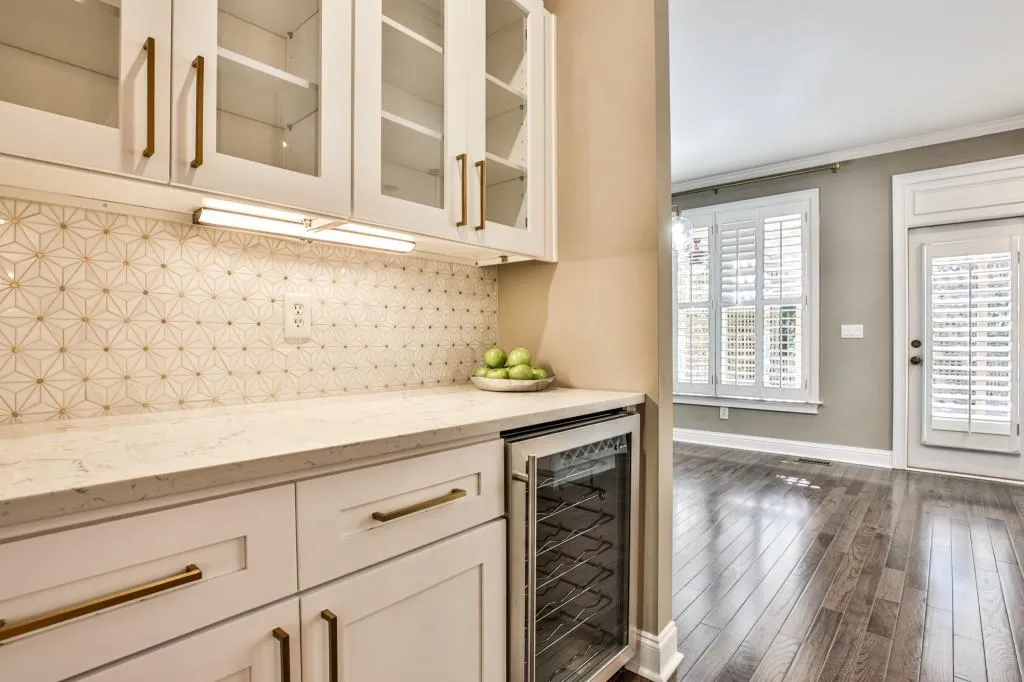 6385 Glen Oaks Lane, Sandy Springs, Georgia 30328, 5 Bedrooms Bedrooms, ,5 BathroomsBathrooms,Residential,Sold,6385 Glen Oaks Lane,6880261