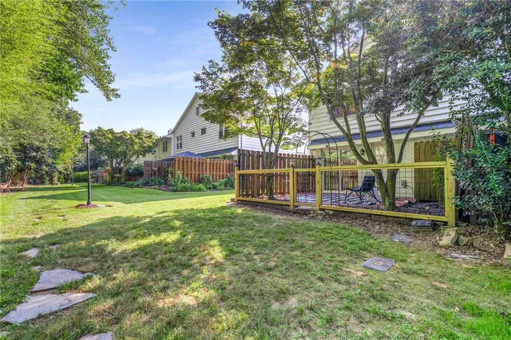 136 Peachtree Memorial Drive Nw Unit Nc8, Atlanta, Georgia 30309, 2 Bedrooms Bedrooms, ,1 BathroomBathrooms,Residential,For Sale,136 Peachtree Memorial Drive Nw Unit Nc8,7636765