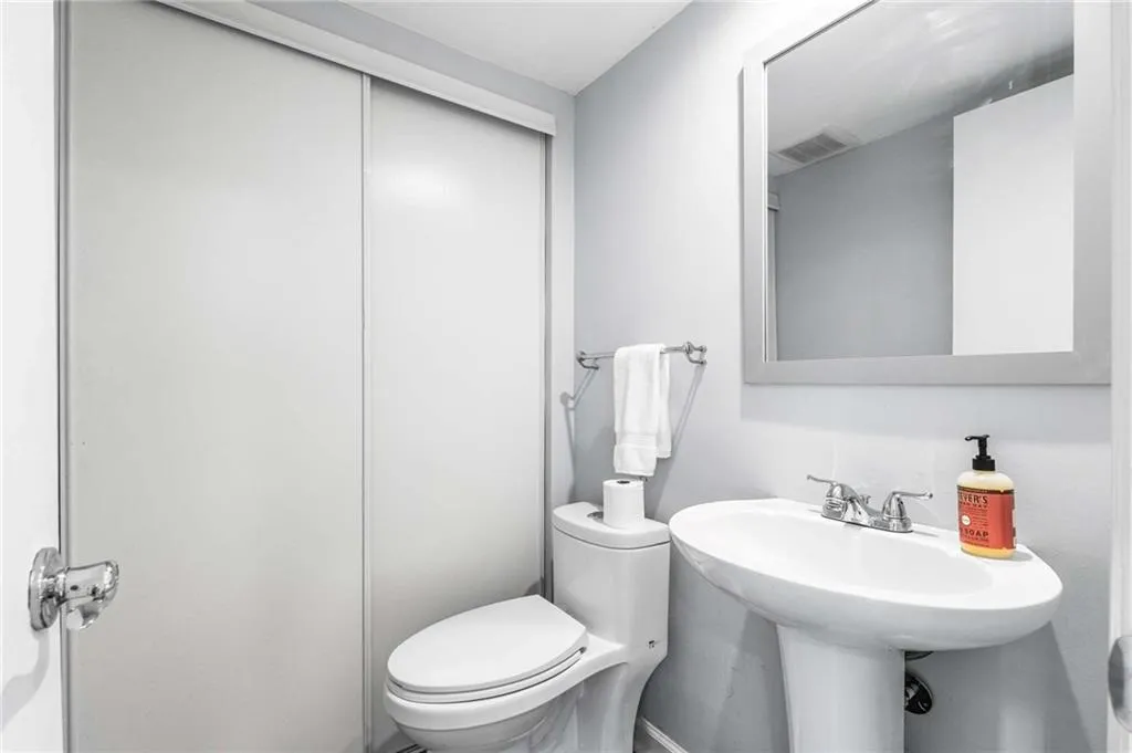 136 Peachtree Memorial Drive Nw Unit Nc8, Atlanta, Georgia 30309, 2 Bedrooms Bedrooms, ,1 BathroomBathrooms,Residential,For Sale,136 Peachtree Memorial Drive Nw Unit Nc8,7636765