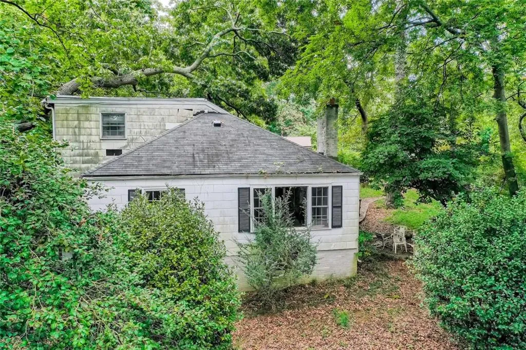 5180 Riverview Road, Sandy Springs, Georgia 30327, 4 Bedrooms Bedrooms, ,3 BathroomsBathrooms,Residential,Sold,5180 Riverview Road,7131296