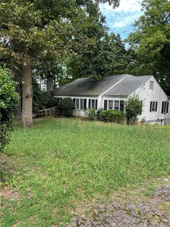 5180 Riverview Road, Sandy Springs, Georgia 30327, 4 Bedrooms Bedrooms, ,3 BathroomsBathrooms,Residential,Sold,5180 Riverview Road,7131296