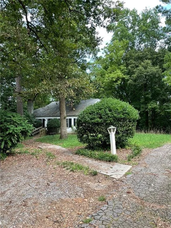 5180 Riverview Road, Sandy Springs, Georgia 30327, 4 Bedrooms Bedrooms, ,3 BathroomsBathrooms,Residential,Sold,5180 Riverview Road,7131296