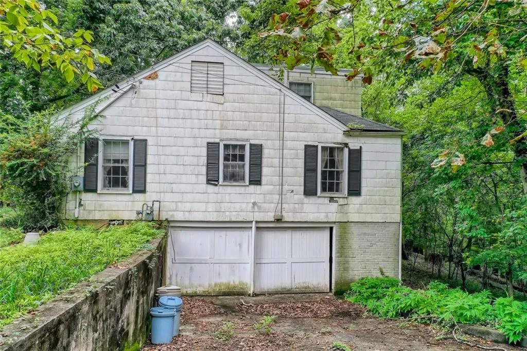 5180 Riverview Road, Sandy Springs, Georgia 30327, 4 Bedrooms Bedrooms, ,3 BathroomsBathrooms,Residential,Sold,5180 Riverview Road,7131296