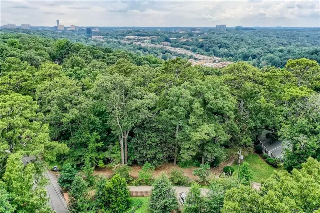 5180 Riverview Road, Sandy Springs, Georgia 30327, 4 Bedrooms Bedrooms, ,3 BathroomsBathrooms,Residential,Sold,5180 Riverview Road,7131296