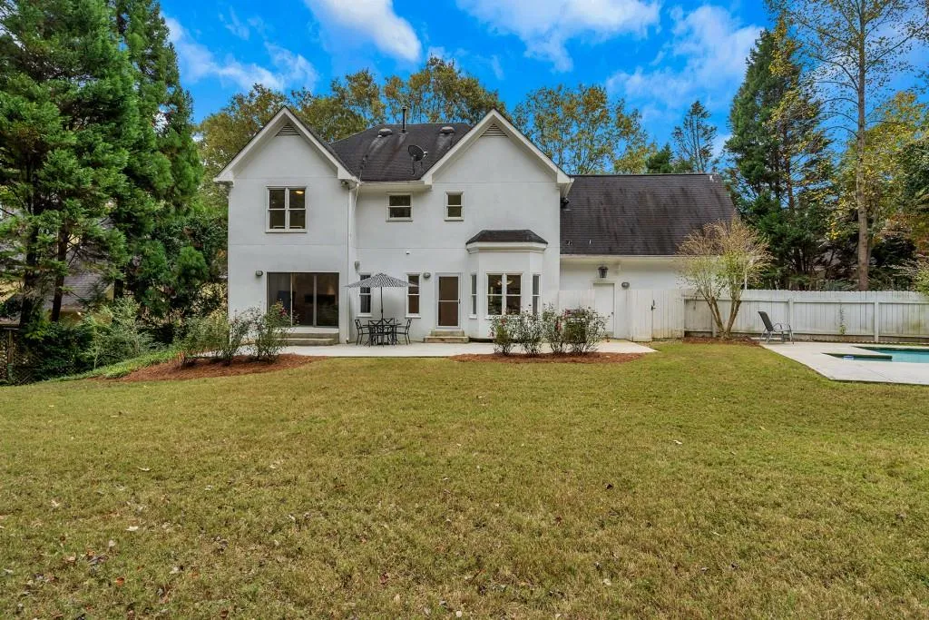 100 Battle Ridge Drive, Sandy Springs, Georgia 30342, 4 Bedrooms Bedrooms, ,3 BathroomsBathrooms,Residential,Sold,100 Battle Ridge Drive,6803538