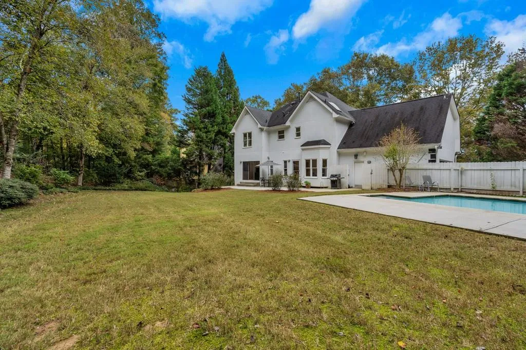 100 Battle Ridge Drive, Sandy Springs, Georgia 30342, 4 Bedrooms Bedrooms, ,3 BathroomsBathrooms,Residential,Sold,100 Battle Ridge Drive,6803538