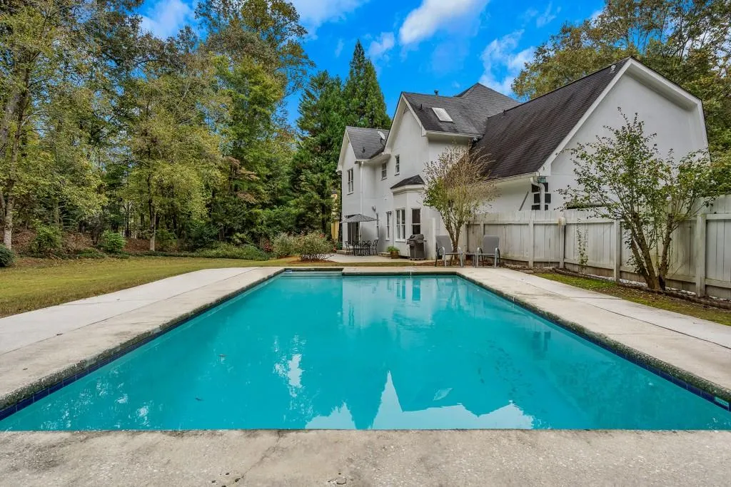 100 Battle Ridge Drive, Sandy Springs, Georgia 30342, 4 Bedrooms Bedrooms, ,3 BathroomsBathrooms,Residential,Sold,100 Battle Ridge Drive,6803538