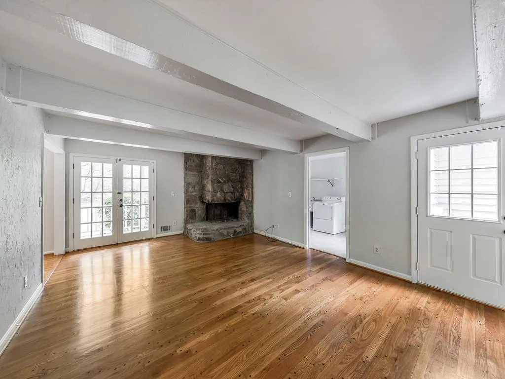 115 N Mill Road, Sandy Springs, Georgia 30328, 4 Bedrooms Bedrooms, ,3 BathroomsBathrooms,Residential,Sold,115 N Mill Road,6708499