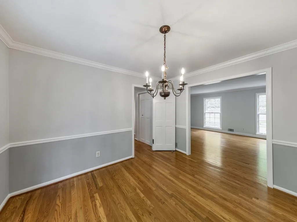 115 N Mill Road, Sandy Springs, Georgia 30328, 4 Bedrooms Bedrooms, ,3 BathroomsBathrooms,Residential,Sold,115 N Mill Road,6708499