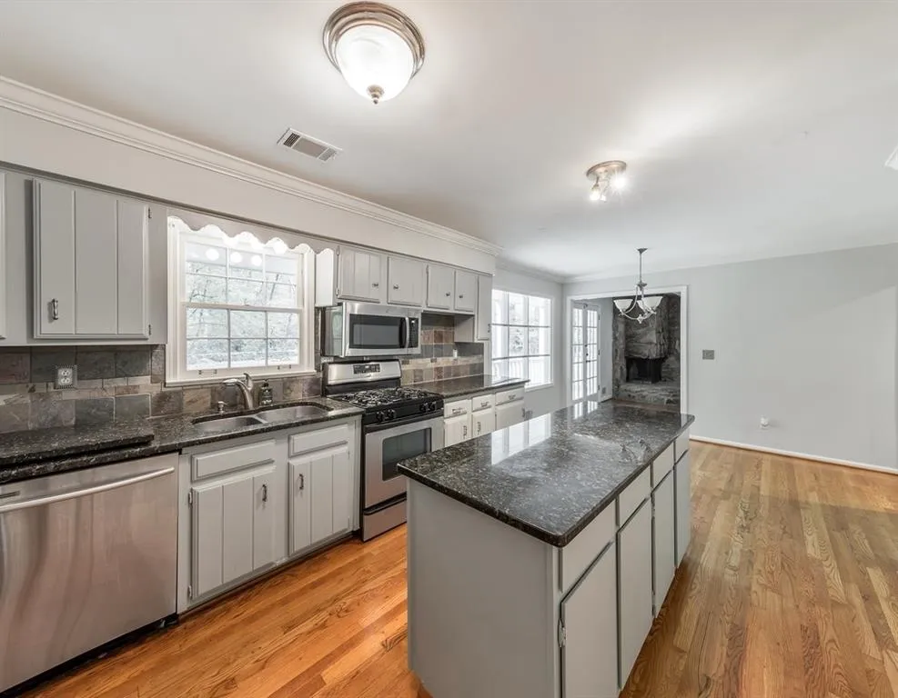 115 N Mill Road, Sandy Springs, Georgia 30328, 4 Bedrooms Bedrooms, ,3 BathroomsBathrooms,Residential,Sold,115 N Mill Road,6708499