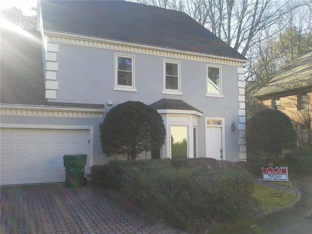 1050 Huntcliff, Sandy Springs, Georgia 30350, 3 Bedrooms Bedrooms, ,3 BathroomsBathrooms,Residential,Sold,1050 Huntcliff,5628964