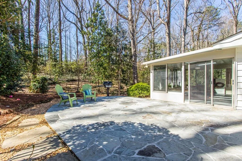 250 N Springs Court, Sandy Springs, Georgia 30328, 4 Bedrooms Bedrooms, ,2 BathroomsBathrooms,Residential,Sold,250 N Springs Court,6851570