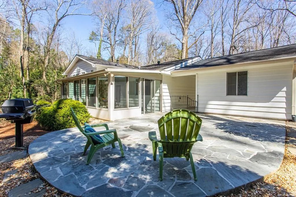 250 N Springs Court, Sandy Springs, Georgia 30328, 4 Bedrooms Bedrooms, ,2 BathroomsBathrooms,Residential,Sold,250 N Springs Court,6851570