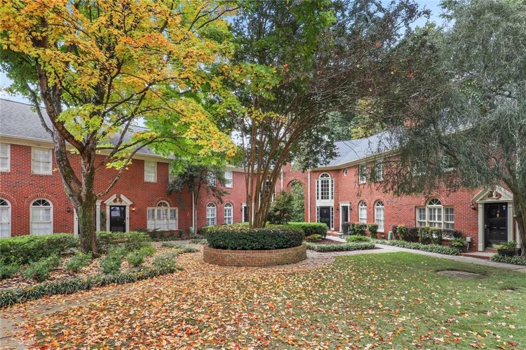 12 Honour Avenue Nw Unit 14+, Atlanta, Georgia 30305, 3 Bedrooms Bedrooms, ,2 BathroomsBathrooms,Residential,Sold,12 Honour Avenue Nw Unit 14+,6959370