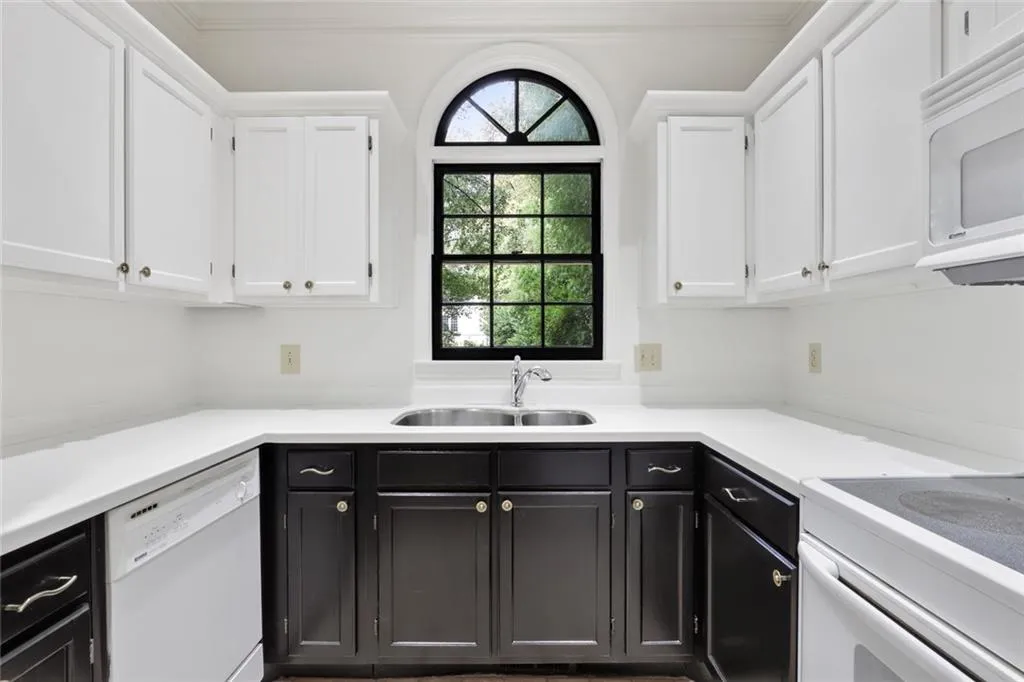12 Honour Avenue Nw Unit 14+, Atlanta, Georgia 30305, 3 Bedrooms Bedrooms, ,2 BathroomsBathrooms,Residential,Sold,12 Honour Avenue Nw Unit 14+,6959370