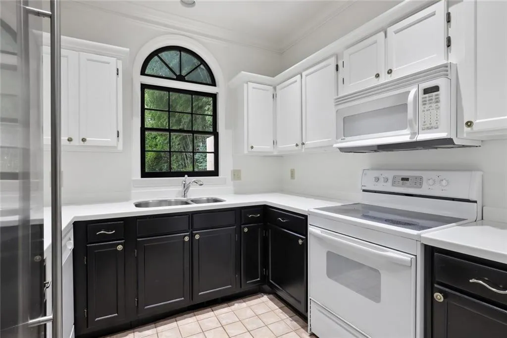 12 Honour Avenue Nw Unit 14+, Atlanta, Georgia 30305, 3 Bedrooms Bedrooms, ,2 BathroomsBathrooms,Residential,Sold,12 Honour Avenue Nw Unit 14+,6959370