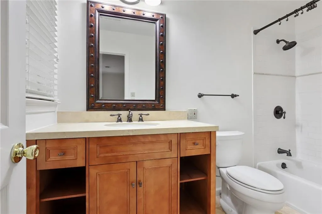 12 Honour Avenue Nw Unit 14+, Atlanta, Georgia 30305, 3 Bedrooms Bedrooms, ,2 BathroomsBathrooms,Residential,Sold,12 Honour Avenue Nw Unit 14+,6959370