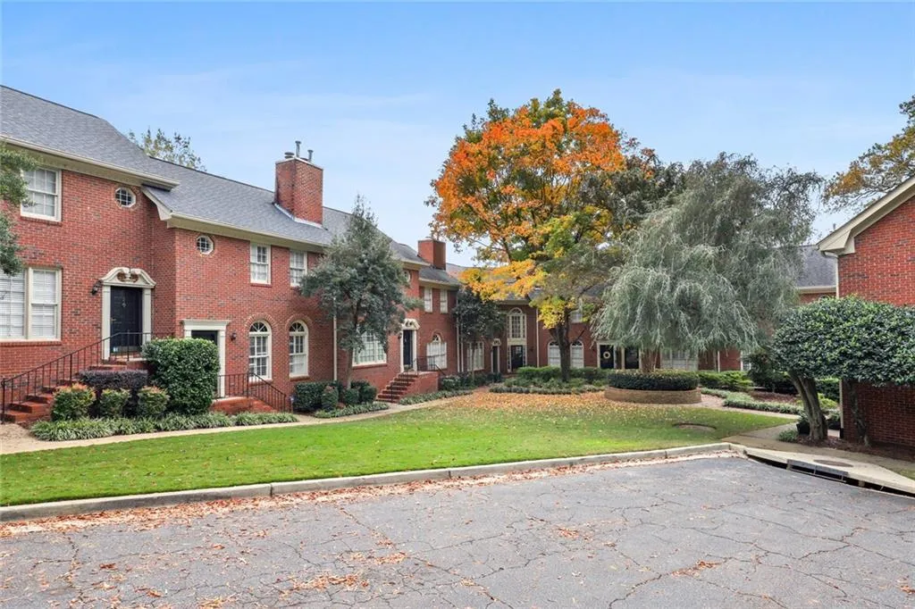 12 Honour Avenue Nw Unit 14+, Atlanta, Georgia 30305, 3 Bedrooms Bedrooms, ,2 BathroomsBathrooms,Residential,Sold,12 Honour Avenue Nw Unit 14+,6959370
