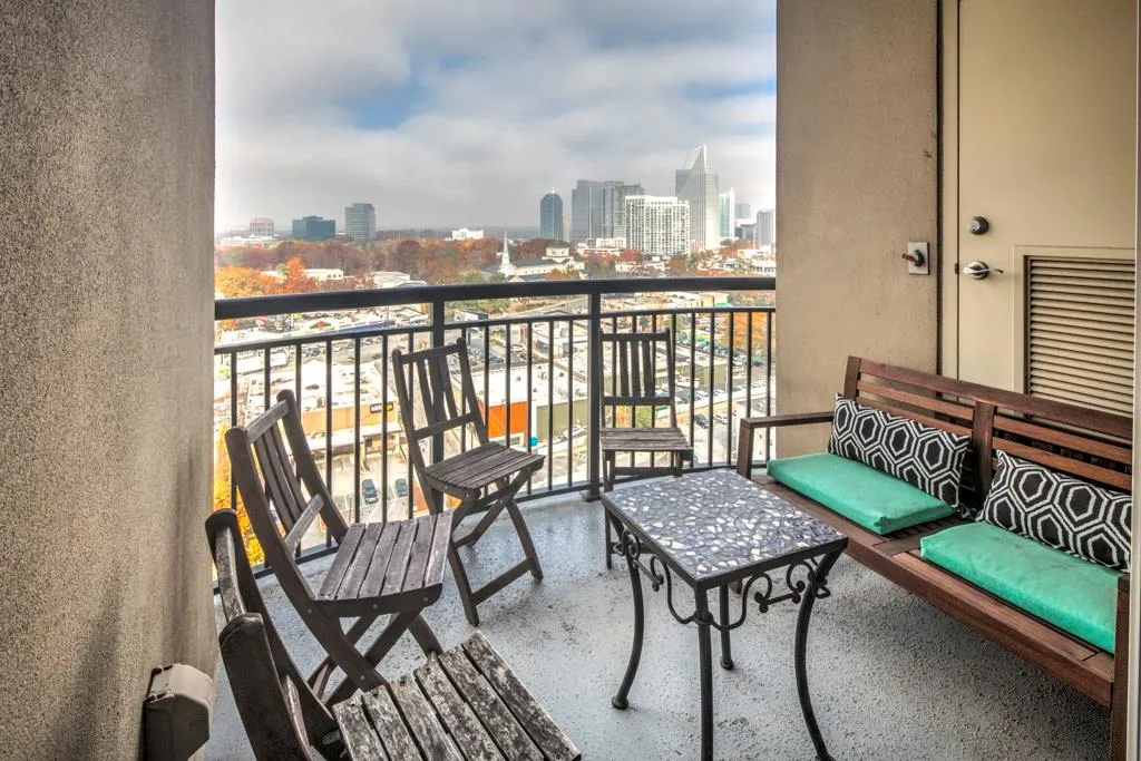 325 E Paces Road Unit 1701, Atlanta, Georgia 30305, 2 Bedrooms Bedrooms, ,2 BathroomsBathrooms,Residential,Sold,325 E Paces Road Unit 1701,5939498