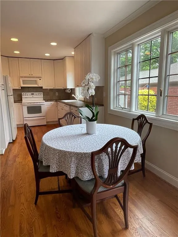 5375 Roswell Road Unit B4, Atlanta, Georgia 30342, 2 Bedrooms Bedrooms, ,1 BathroomBathrooms,Residential,Sold,5375 Roswell Road Unit B4,6890672