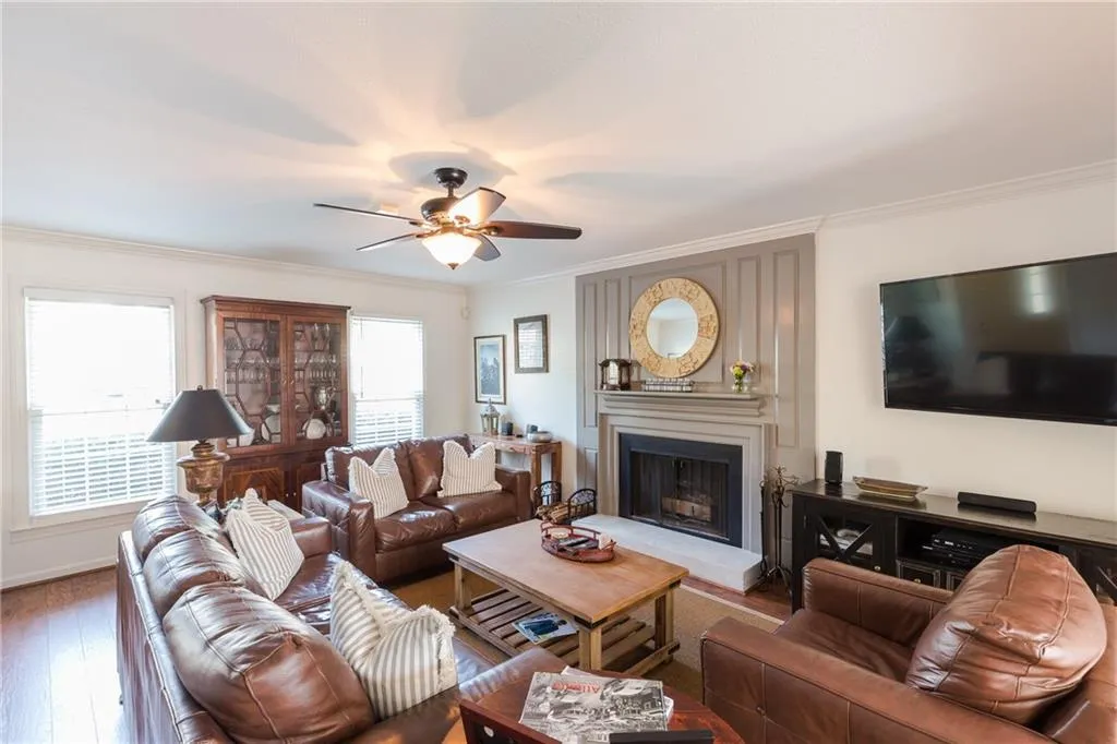 1 James River Place Ne, Atlanta, Georgia 30342, 3 Bedrooms Bedrooms, ,2 BathroomsBathrooms,Residential,Sold,1 James River Place Ne,5915524