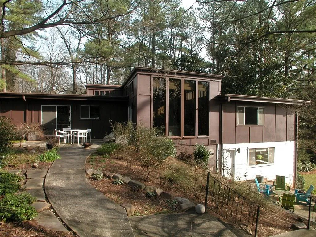5550 Lake Forrest Drive Ne, Sandy Springs, Georgia 30342, 5 Bedrooms Bedrooms, ,3 BathroomsBathrooms,Residential,Sold,5550 Lake Forrest Drive Ne,5633500