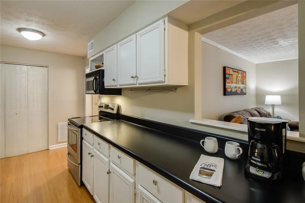 725 Dalrymple Road Unit 2h, Sandy Springs, Georgia 30328, 2 Bedrooms Bedrooms, ,2 BathroomsBathrooms,Residential,Sold,725 Dalrymple Road Unit 2h,6817080