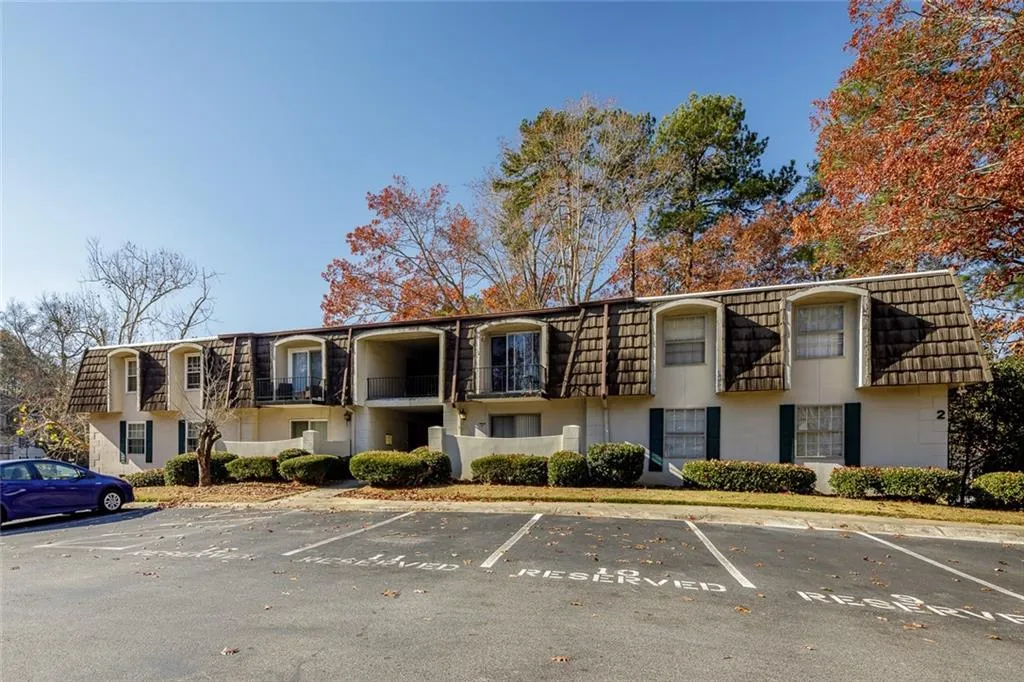 725 Dalrymple Road Unit 2h, Sandy Springs, Georgia 30328, 2 Bedrooms Bedrooms, ,2 BathroomsBathrooms,Residential,Sold,725 Dalrymple Road Unit 2h,6817080