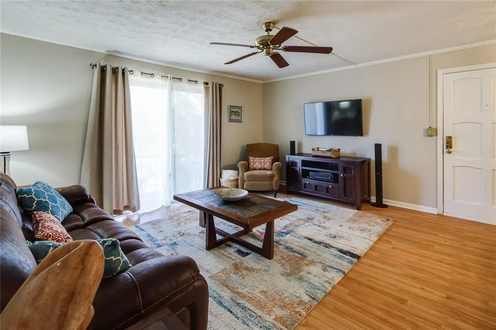 725 Dalrymple Road Unit 2h, Sandy Springs, Georgia 30328, 2 Bedrooms Bedrooms, ,2 BathroomsBathrooms,Residential,Sold,725 Dalrymple Road Unit 2h,6817080