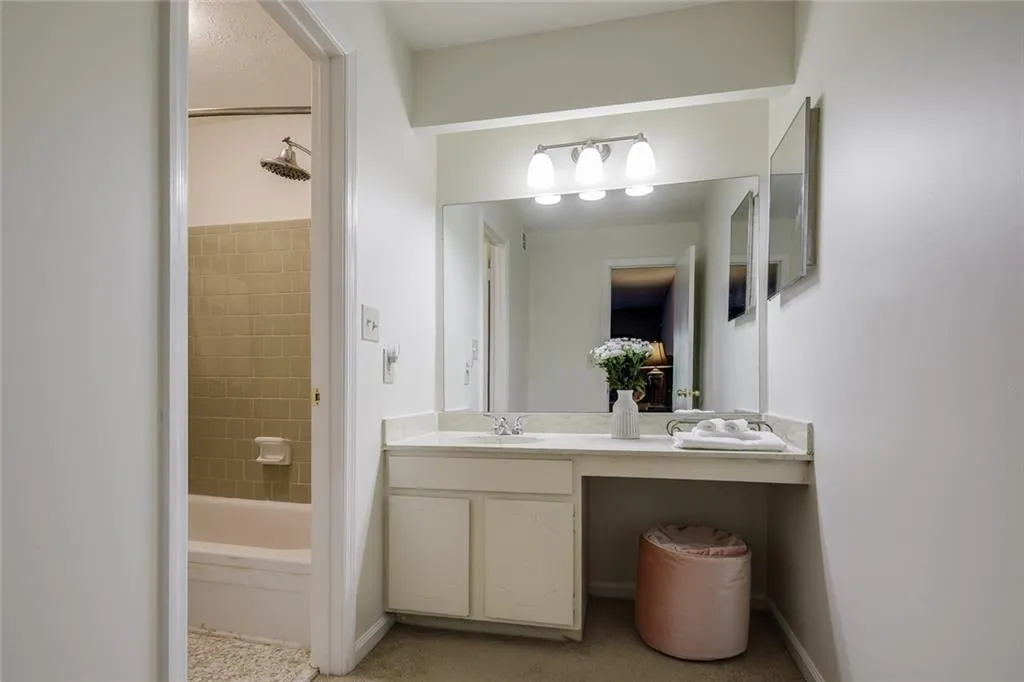 725 Dalrymple Road Unit 2h, Sandy Springs, Georgia 30328, 2 Bedrooms Bedrooms, ,2 BathroomsBathrooms,Residential,Sold,725 Dalrymple Road Unit 2h,6817080