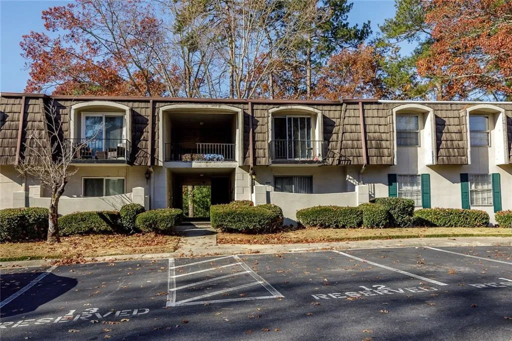 725 Dalrymple Road Unit 2h, Sandy Springs, Georgia 30328, 2 Bedrooms Bedrooms, ,2 BathroomsBathrooms,Residential,Sold,725 Dalrymple Road Unit 2h,6817080