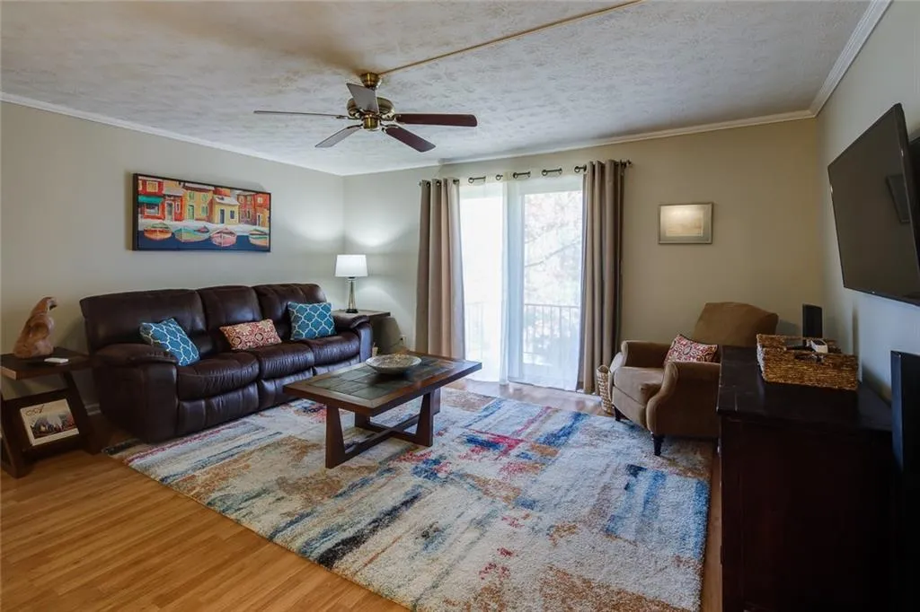 725 Dalrymple Road Unit 2h, Sandy Springs, Georgia 30328, 2 Bedrooms Bedrooms, ,2 BathroomsBathrooms,Residential,Sold,725 Dalrymple Road Unit 2h,6817080