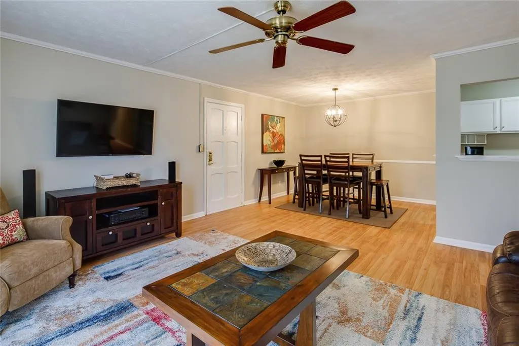 725 Dalrymple Road Unit 2h, Sandy Springs, Georgia 30328, 2 Bedrooms Bedrooms, ,2 BathroomsBathrooms,Residential,Sold,725 Dalrymple Road Unit 2h,6817080
