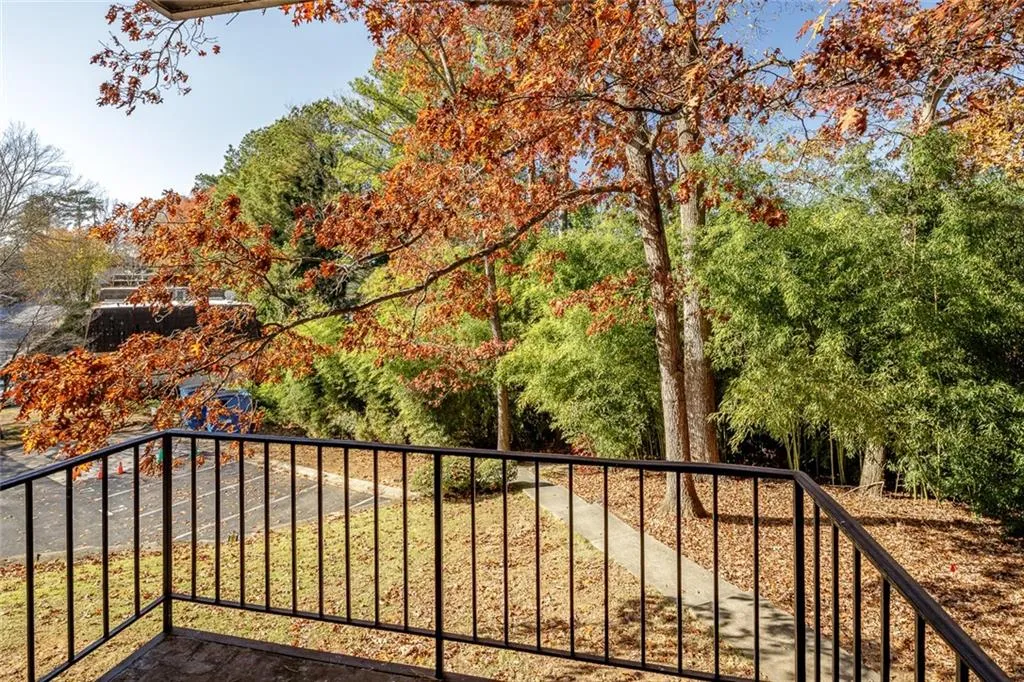 725 Dalrymple Road Unit 2h, Sandy Springs, Georgia 30328, 2 Bedrooms Bedrooms, ,2 BathroomsBathrooms,Residential,Sold,725 Dalrymple Road Unit 2h,6817080