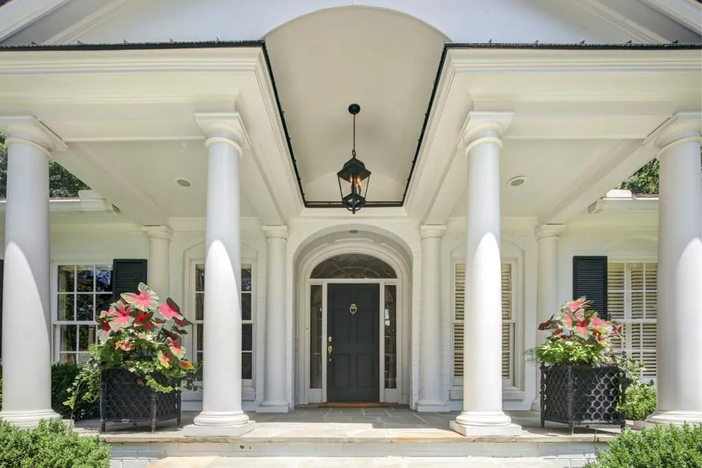 4045 Northside Drive Nw, Atlanta, Georgia 30342, 3 Bedrooms Bedrooms, ,3 BathroomsBathrooms,Residential,Sold,4045 Northside Drive Nw,5734332