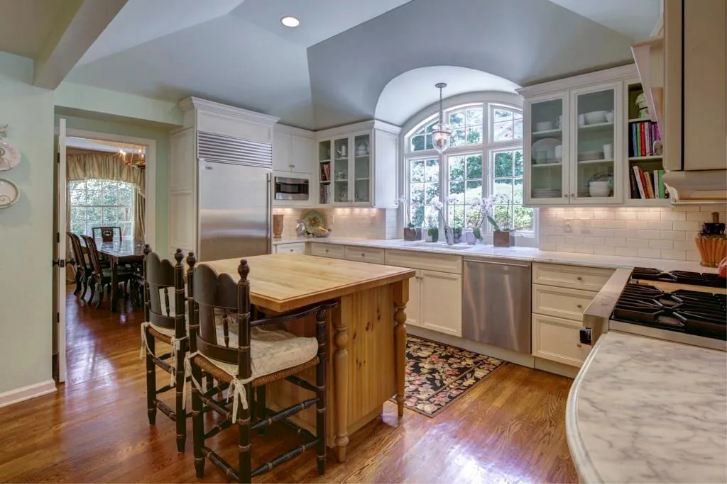 4045 Northside Drive Nw, Atlanta, Georgia 30342, 3 Bedrooms Bedrooms, ,3 BathroomsBathrooms,Residential,Sold,4045 Northside Drive Nw,5734332