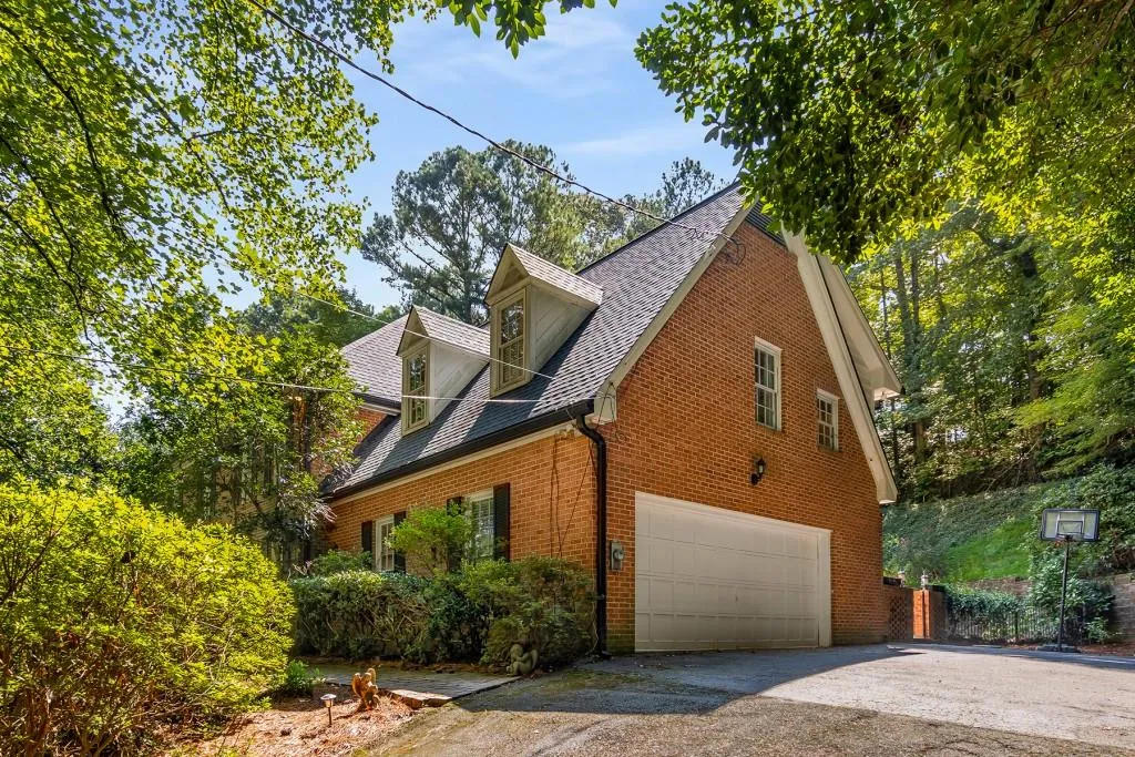 400 River Valley Road, Sandy Springs, Georgia 30328, 5 Bedrooms Bedrooms, ,4 BathroomsBathrooms,Residential,Sold,400 River Valley Road,7434841