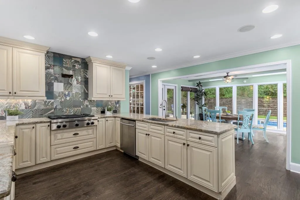 400 River Valley Road, Sandy Springs, Georgia 30328, 5 Bedrooms Bedrooms, ,4 BathroomsBathrooms,Residential,Sold,400 River Valley Road,7434841