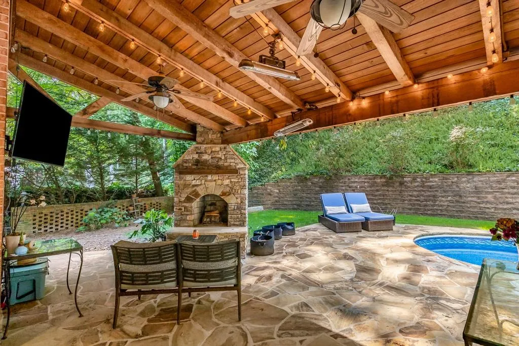 400 River Valley Road, Sandy Springs, Georgia 30328, 5 Bedrooms Bedrooms, ,4 BathroomsBathrooms,Residential,Sold,400 River Valley Road,7434841