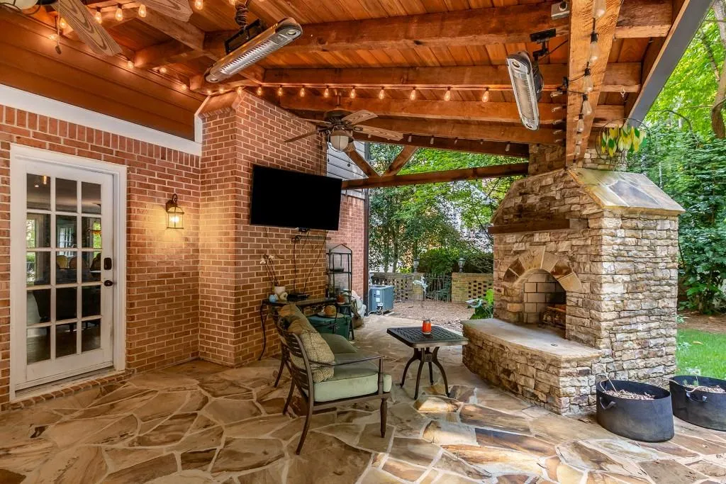 400 River Valley Road, Sandy Springs, Georgia 30328, 5 Bedrooms Bedrooms, ,4 BathroomsBathrooms,Residential,Sold,400 River Valley Road,7434841