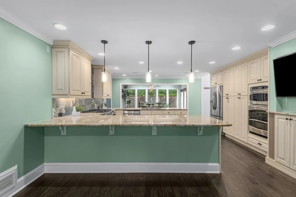 400 River Valley Road, Sandy Springs, Georgia 30328, 5 Bedrooms Bedrooms, ,4 BathroomsBathrooms,Residential,Sold,400 River Valley Road,7434841
