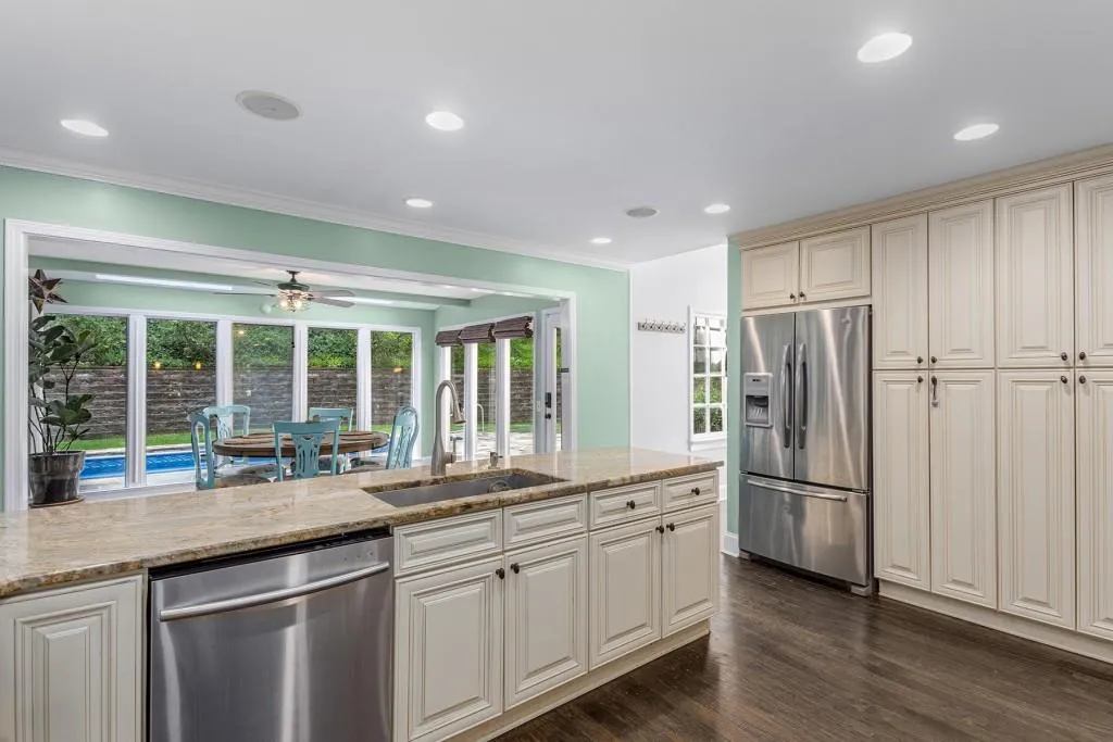 400 River Valley Road, Sandy Springs, Georgia 30328, 5 Bedrooms Bedrooms, ,4 BathroomsBathrooms,Residential,Sold,400 River Valley Road,7434841