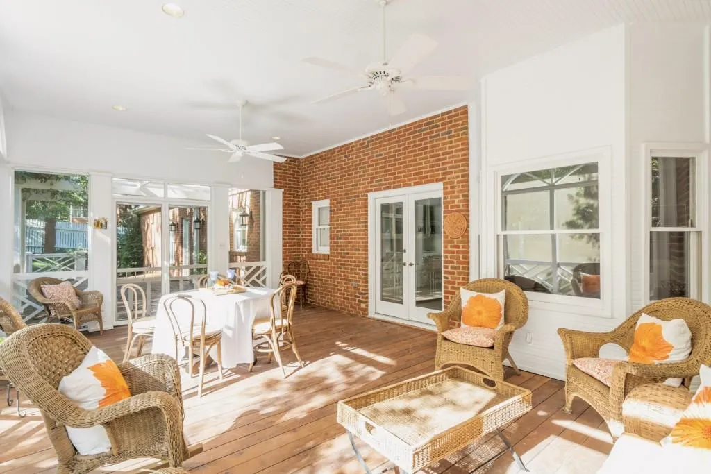 310 Crosstree Lane, Sandy Springs, Georgia 30328, 4 Bedrooms Bedrooms, ,3 BathroomsBathrooms,Residential,Sold,310 Crosstree Lane,6082409