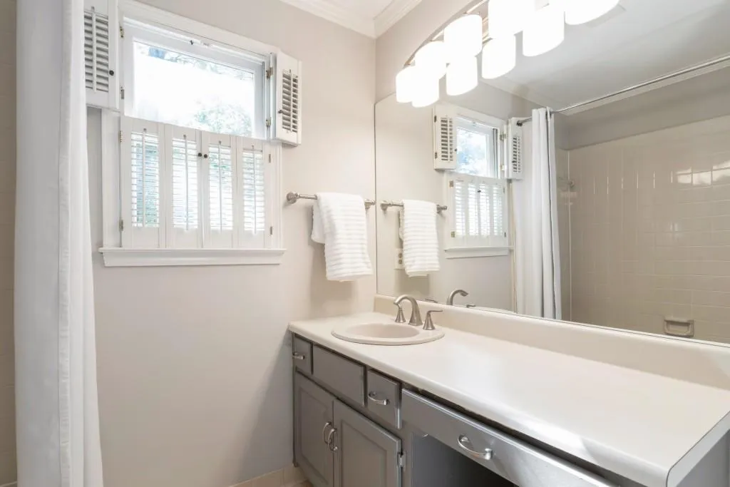 310 Crosstree Lane, Sandy Springs, Georgia 30328, 4 Bedrooms Bedrooms, ,3 BathroomsBathrooms,Residential,Sold,310 Crosstree Lane,6082409