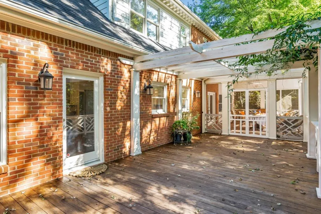 310 Crosstree Lane, Sandy Springs, Georgia 30328, 4 Bedrooms Bedrooms, ,3 BathroomsBathrooms,Residential,Sold,310 Crosstree Lane,6082409