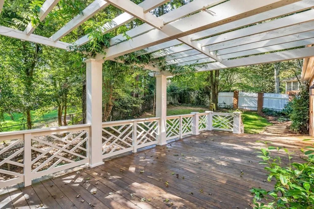310 Crosstree Lane, Sandy Springs, Georgia 30328, 4 Bedrooms Bedrooms, ,3 BathroomsBathrooms,Residential,Sold,310 Crosstree Lane,6082409