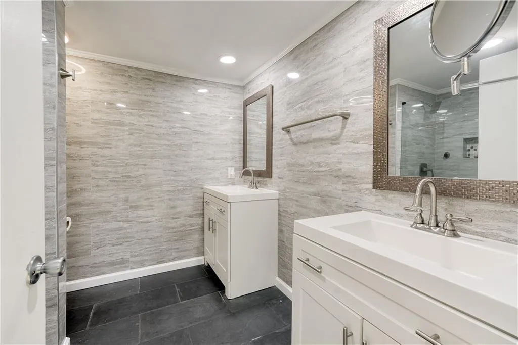 6851 Roswell Road Unit I26, Sandy Springs, Georgia 30328, 3 Bedrooms Bedrooms, ,2 BathroomsBathrooms,Residential,Sold,6851 Roswell Road Unit I26,7089858