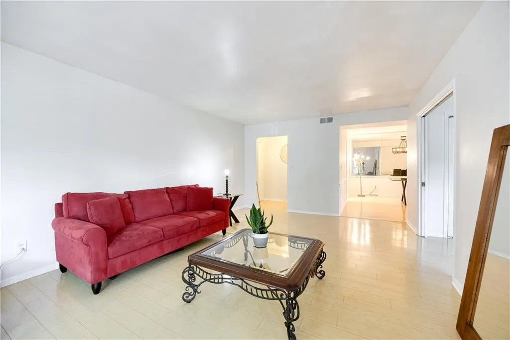 6851 Roswell Road Unit I26, Sandy Springs, Georgia 30328, 3 Bedrooms Bedrooms, ,2 BathroomsBathrooms,Residential,Sold,6851 Roswell Road Unit I26,7089858