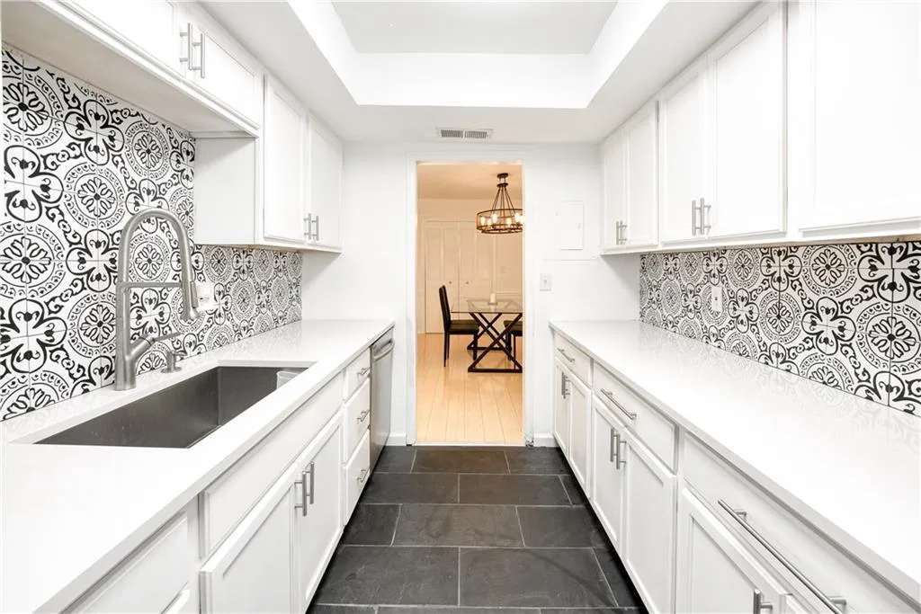 6851 Roswell Road Unit I26, Sandy Springs, Georgia 30328, 3 Bedrooms Bedrooms, ,2 BathroomsBathrooms,Residential,Sold,6851 Roswell Road Unit I26,7089858